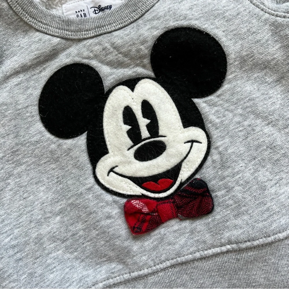 Baby GAP x Disney Baby Mickey Mouse Appliqué Crewneck Sweatshirt 6–12M